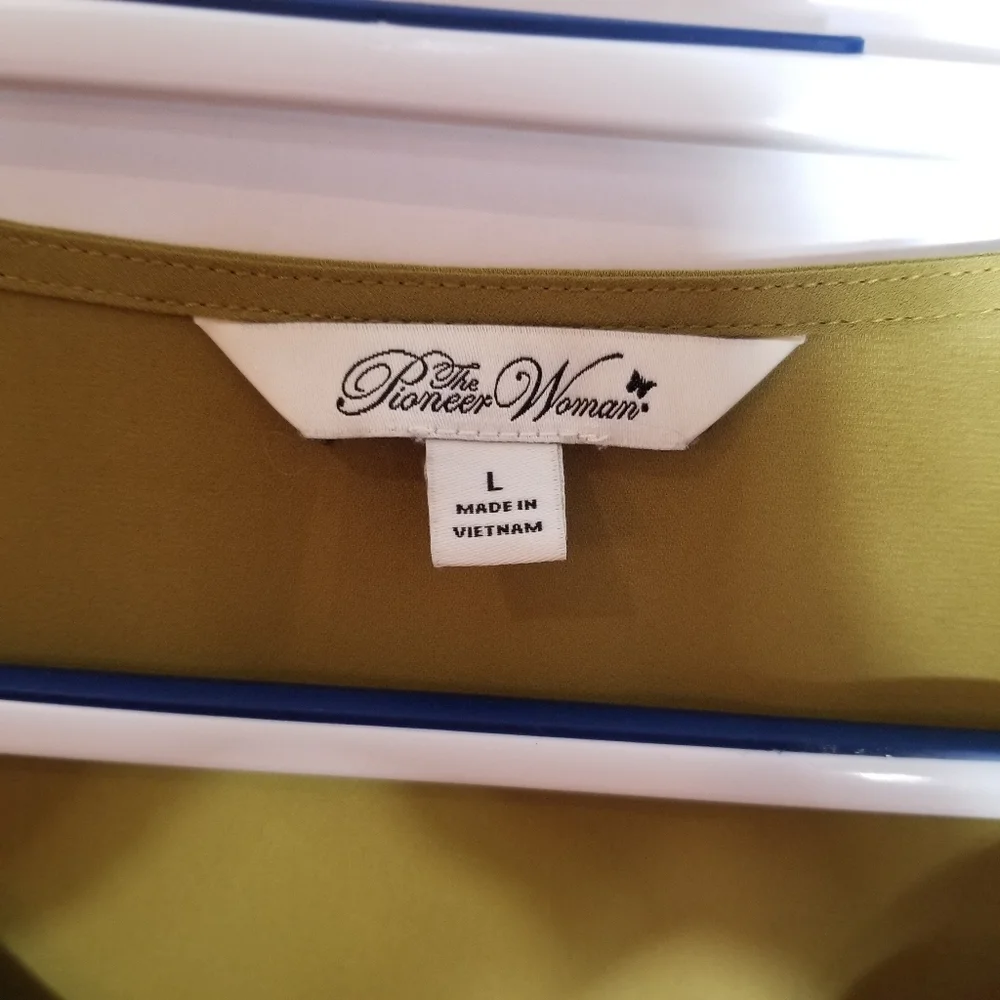 The Pioneer Woman Top Women's Large Olive Green Floral Embroidered Sleeve V Neck - Picture 3 of 8